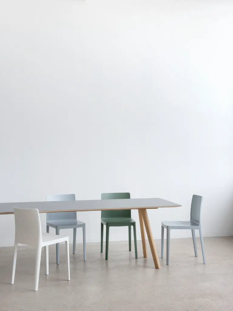 Elementaire Chair_CPH 30 Table grey.webp