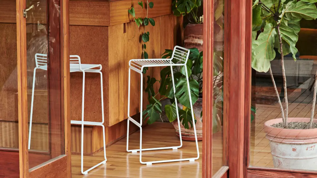 Hee Bar Stool white_01.webp