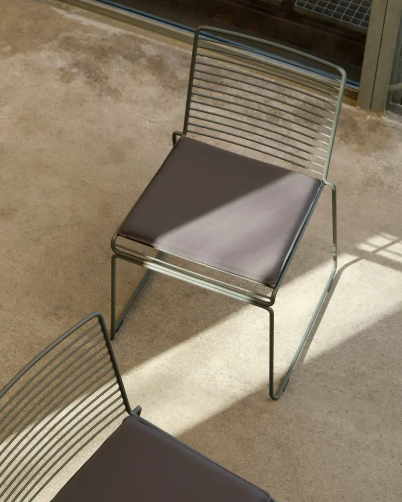 Hee Dining Chair fall green powder coated steel_Hee Dining Chair Seat Cushion anthracite.webp