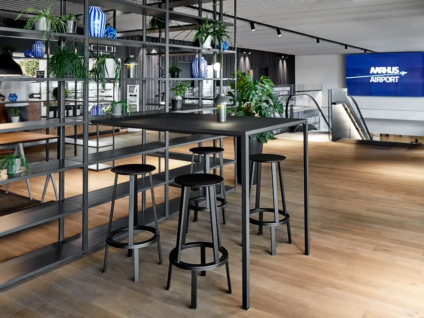Aarhus Airport_New Order Shelving System_Revolver Bar Stool.webp