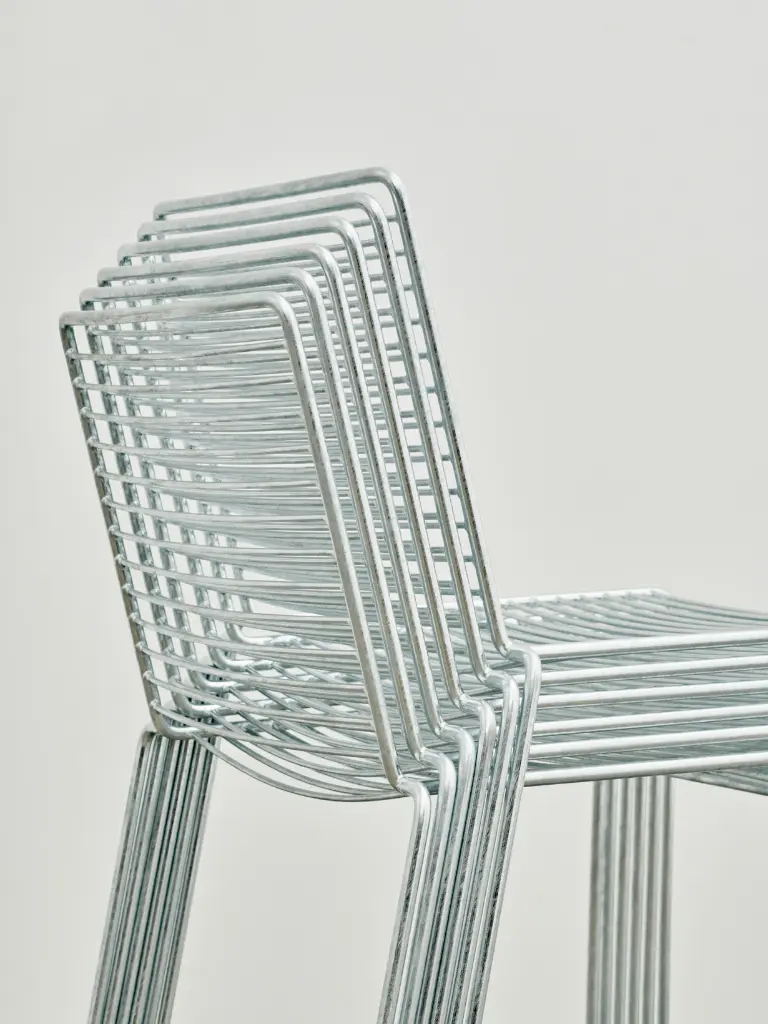 Hee Dining hot galvanised 01.webp