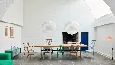 Passerelle Table L300xW95xH74 wb lacquered oak tabletop, frame and edge black powder coated crossbar_J-Series family_Paper Shade Ø80 classic white 01.webp