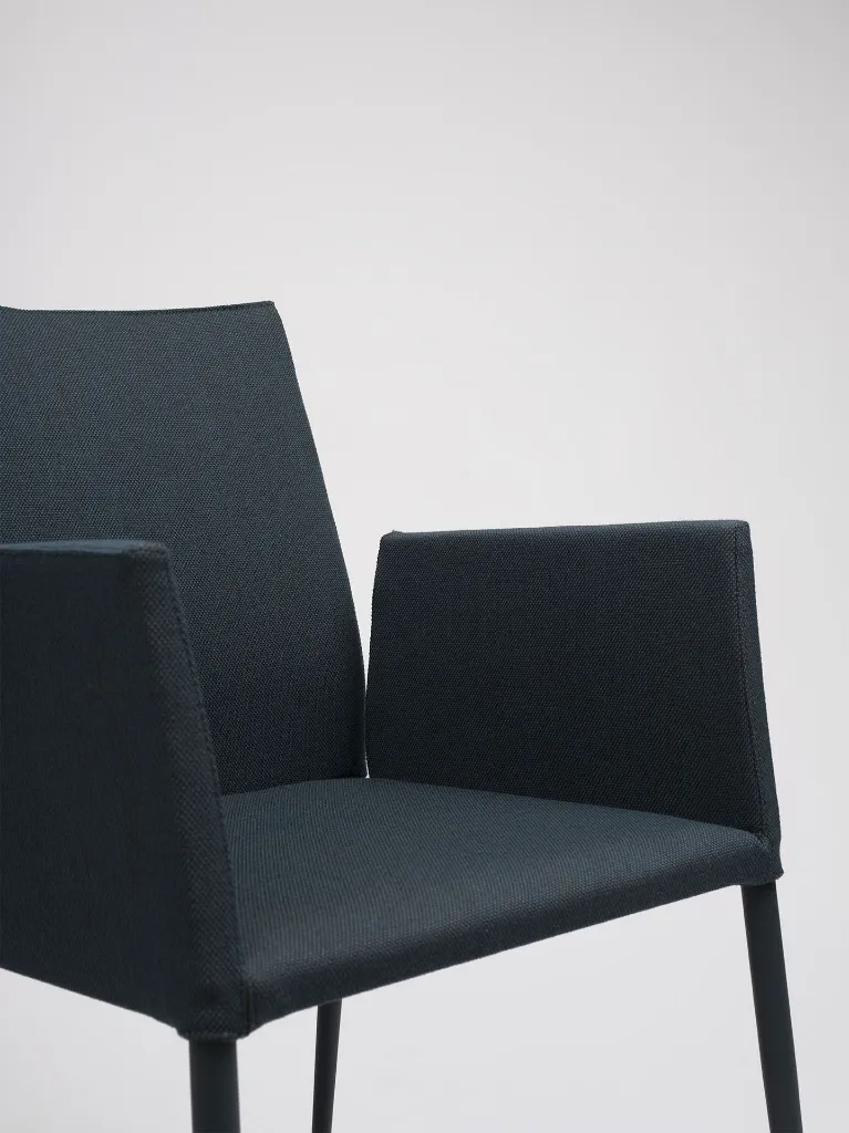 MOKA_CHAIR_ARMS-3.webp