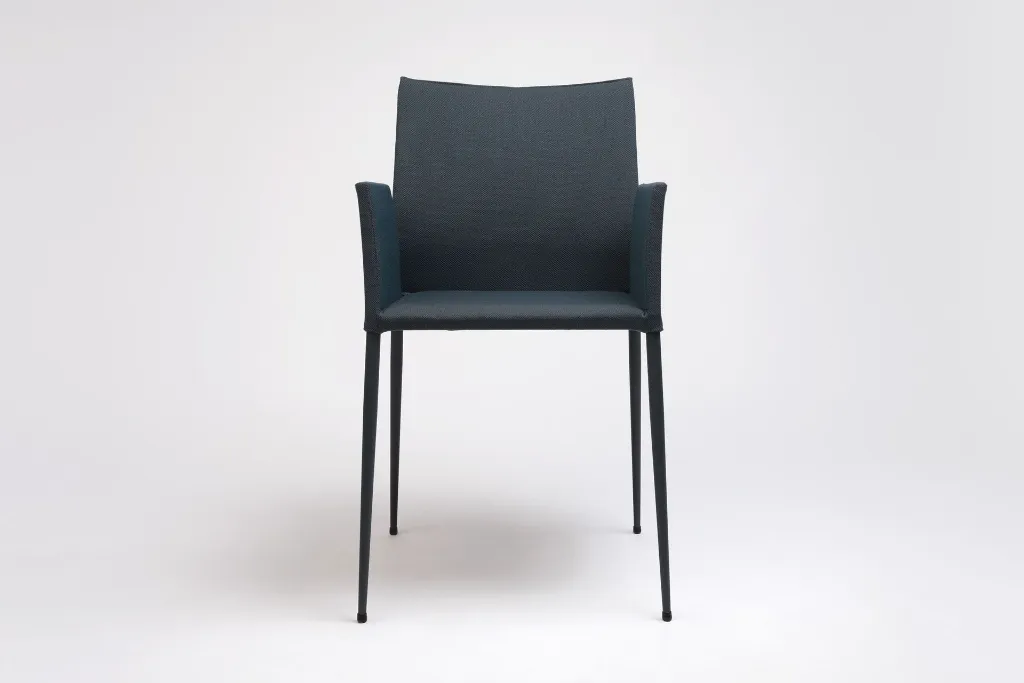 MOKA_CHAIR_ARMS-7-scaled (1).webp