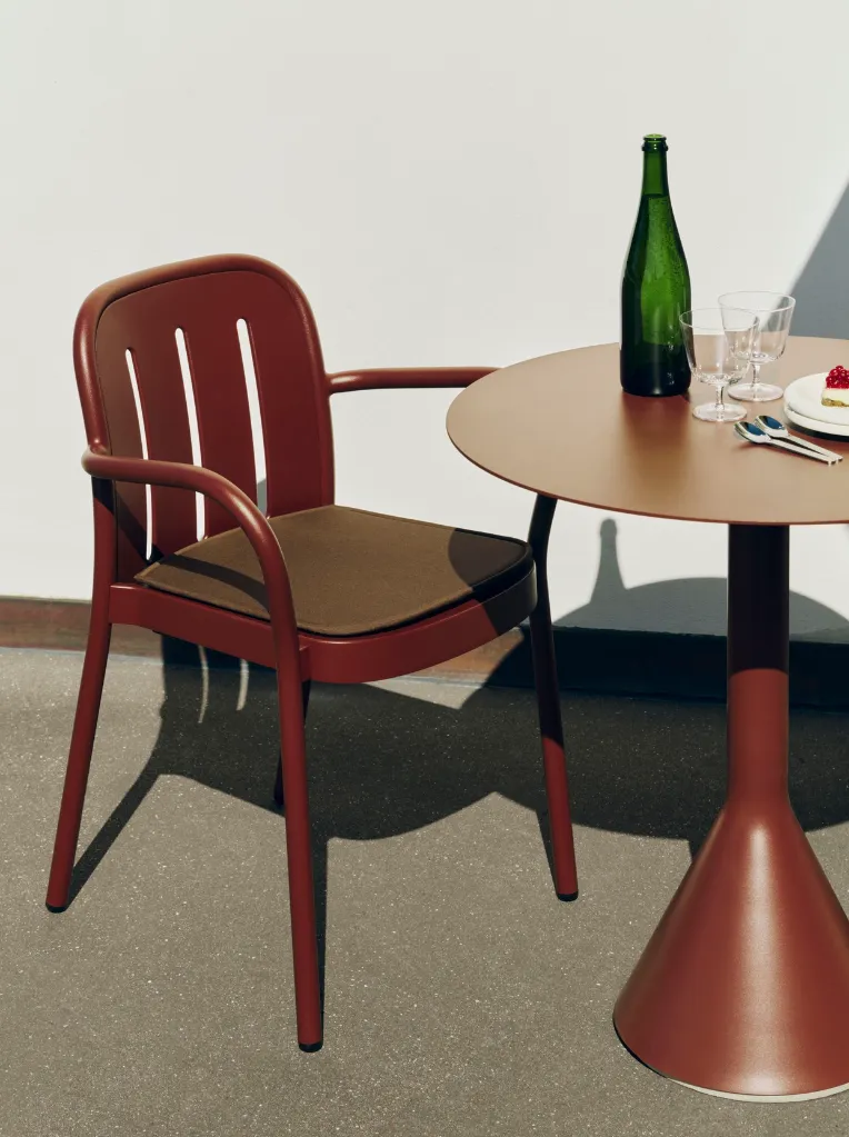 Deville Armchair iron red_Deville Seat Pad iron red_Palissade Cone Table iron red.webp