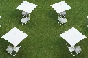 ombrellone-piazzetta-poltrone-snooze-emu-esterno-giardino-alluminio-bianco.webp