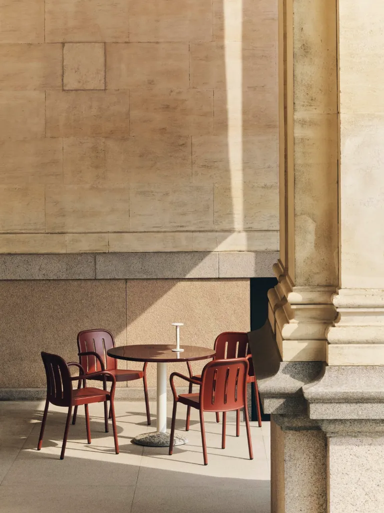 Deville Armchair iron red_Ceramic Table bordeaux_Host Portable Lamp cream white.webp