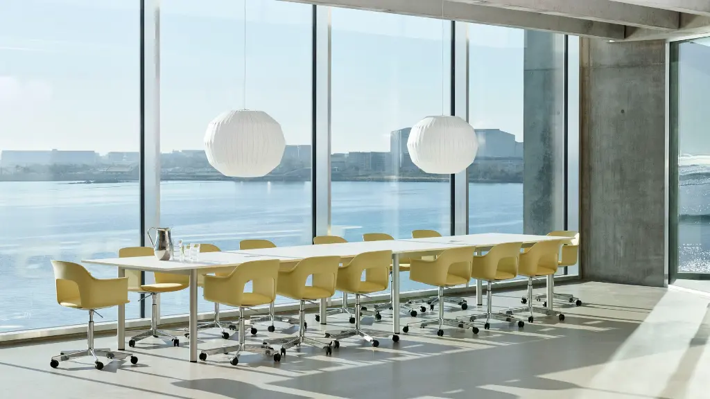 Layout Armchair 243 Relate 431 Biscotti shell base_Annex Table Overhang alu frame cotton cream tabletop_Nelson Ball Bubble pendant.webp