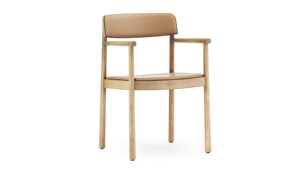 Normann Copenhagen Timb Armhair met lederen zit en rug