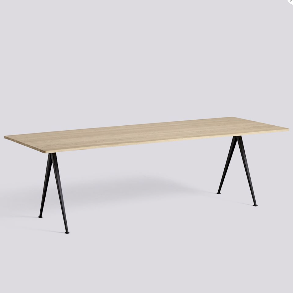 HAY Pyramid Tafel 250 x 85 H74 poten zwart gelakt metaal - blad in massief e