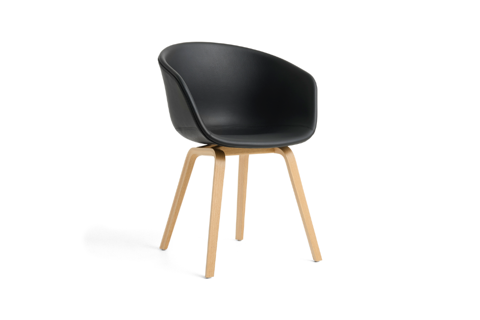 HAY AAC 23 cuir (Sierra Leather Sl1001 Black, Water-based lacquered Oak, Patins standard)